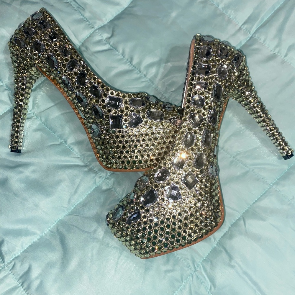 Elegant Gold and Black Embellished Women's Heels